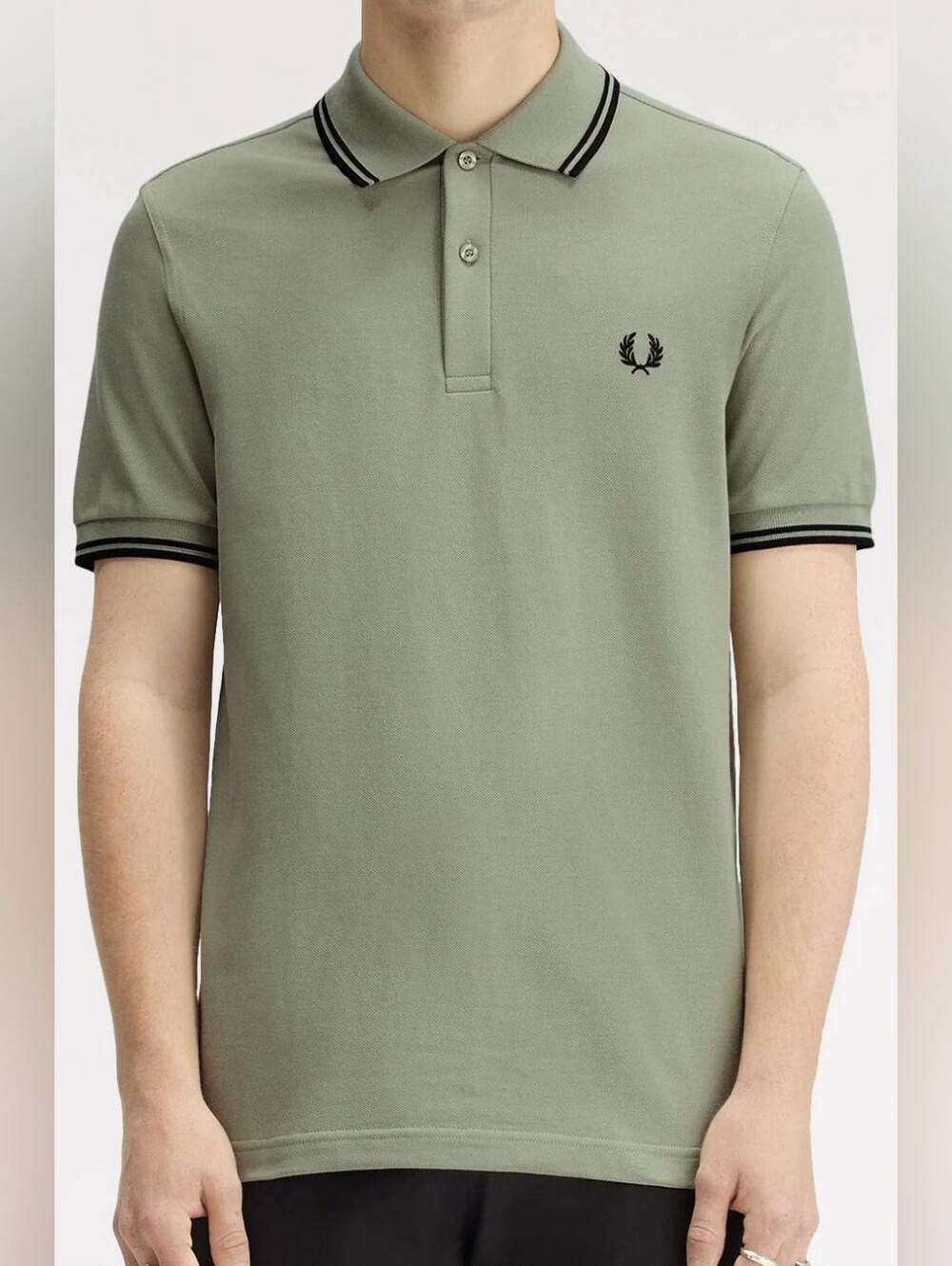 Fred Perry. Twin Tipped Fred Perry Shirt. Style: M3600. Colour: Seagrass/black.